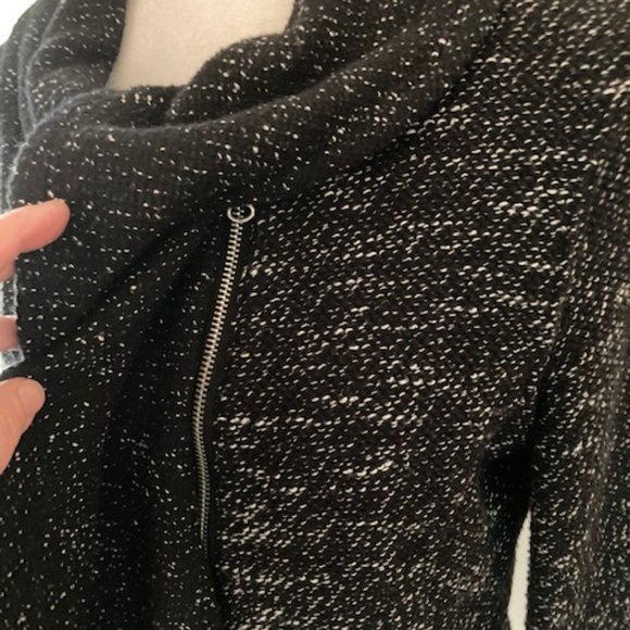 BNCI by Blanc Noir ruffle collar sweater, size Medium - Picture 5 of 10